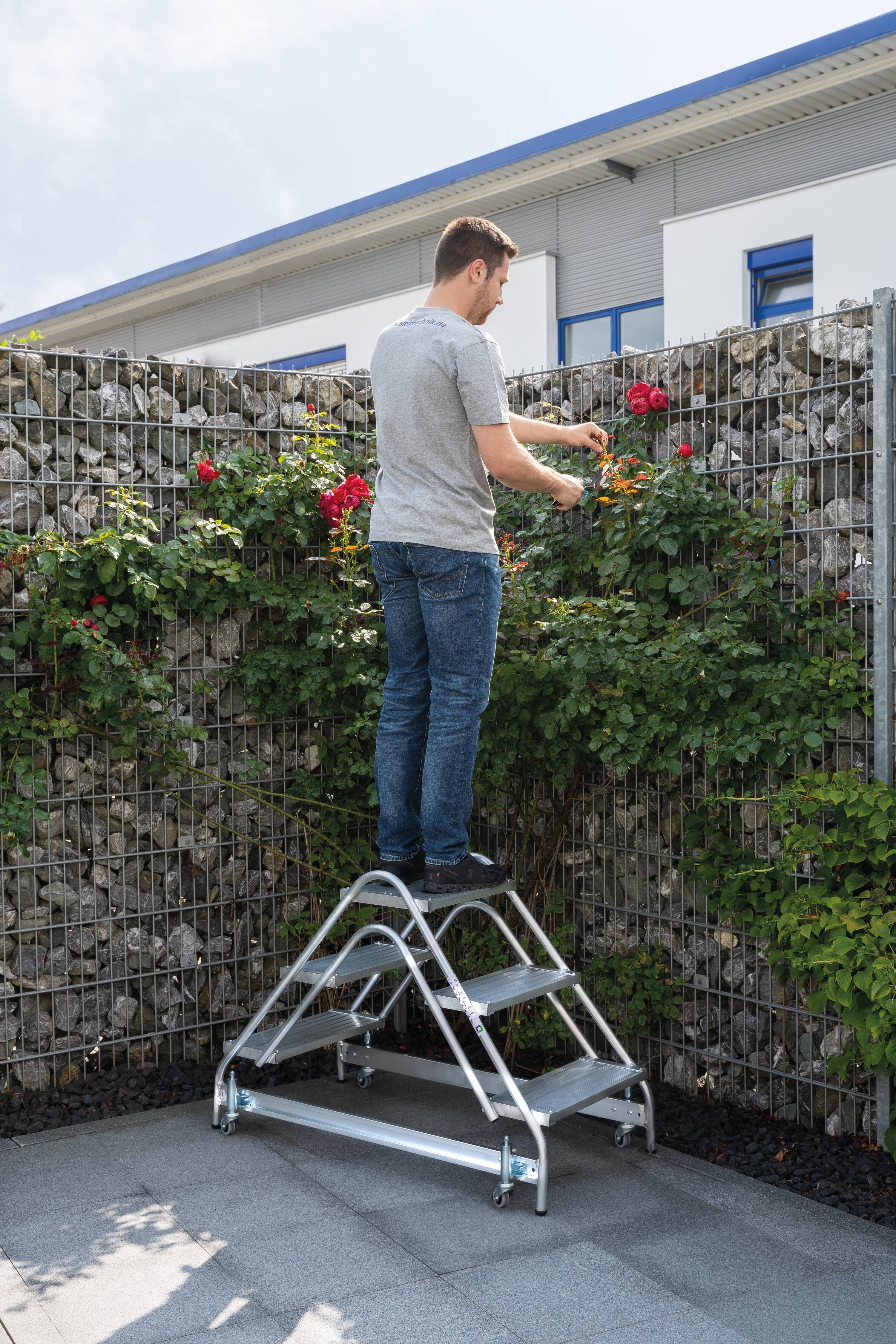 Arbeitspodest beidseitig begehbar Aluminium geriffelt 2x3 Stufen